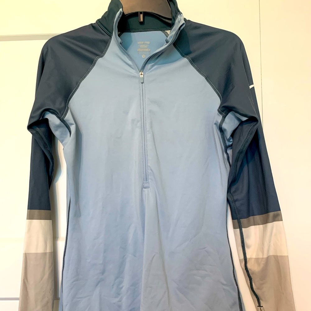 Nike 1/4 zip. Medium.
